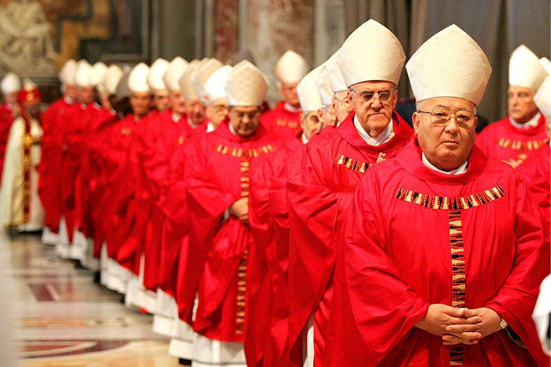 Afera Vatileaks może przyspieszyć odejście Benedykta XVI? Na zdjęciu: początek konklawe w roku 2005