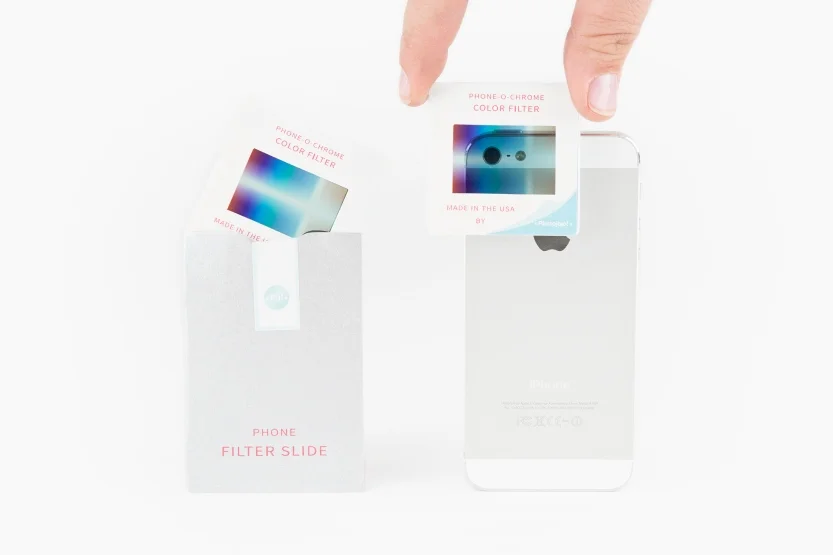 Miniaturowa koperta z filtrem idealnie pasuje pod case'y do większości telefonów.