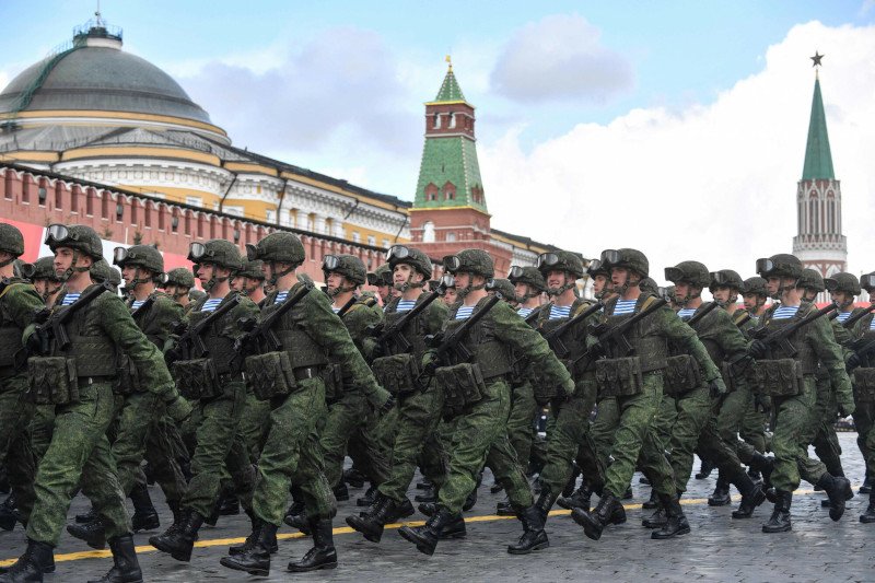 Rosyjska armia rekrutuje przez agencje pracy. "Skromne wynagrodzenie przy ryzyku utraty życia"