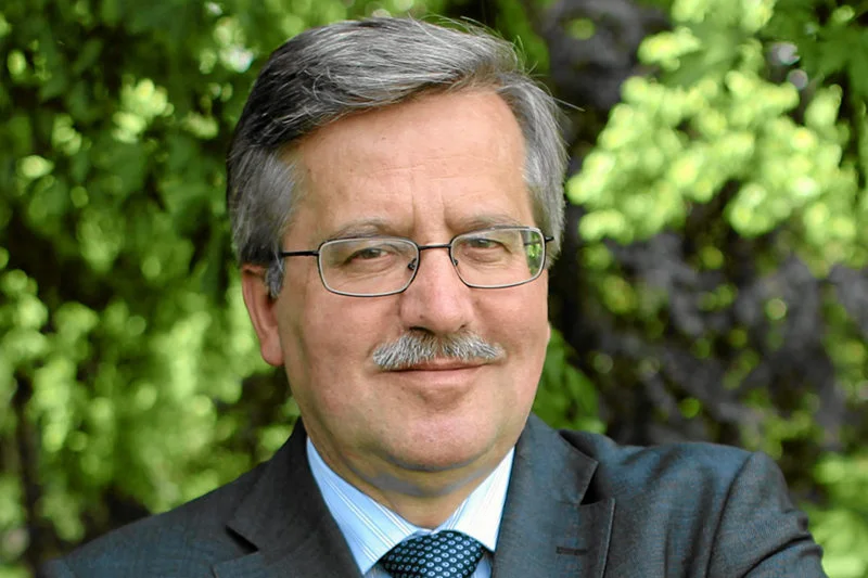 A tutaj zdjęcie dla przypomnienia, jak Bronisław Komorowski wygląda ze swoim wąsem.