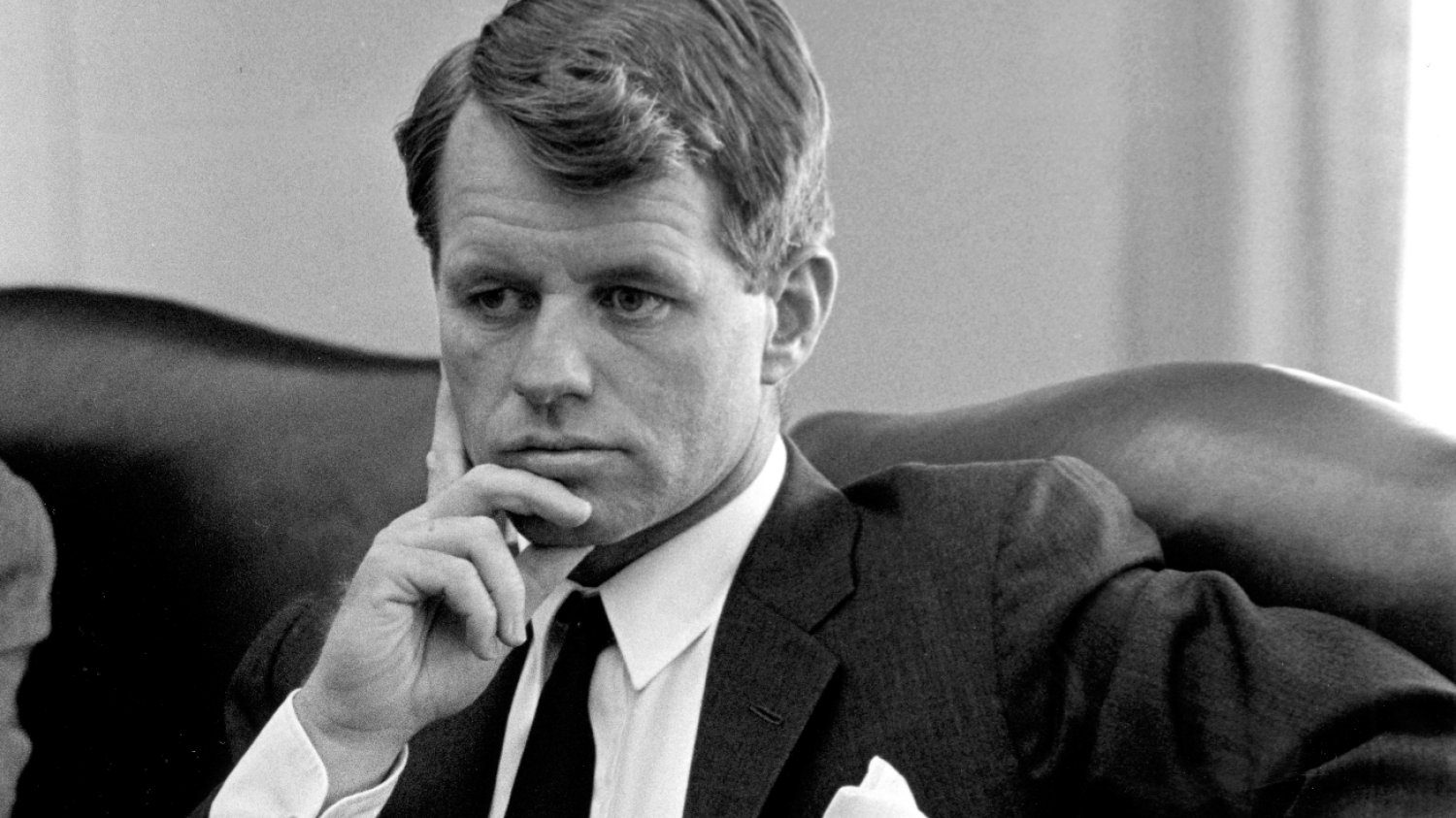 Robert F. Kennedy w styczniu 1964 roku, na cztery lata przed tragiczną śmiercią
