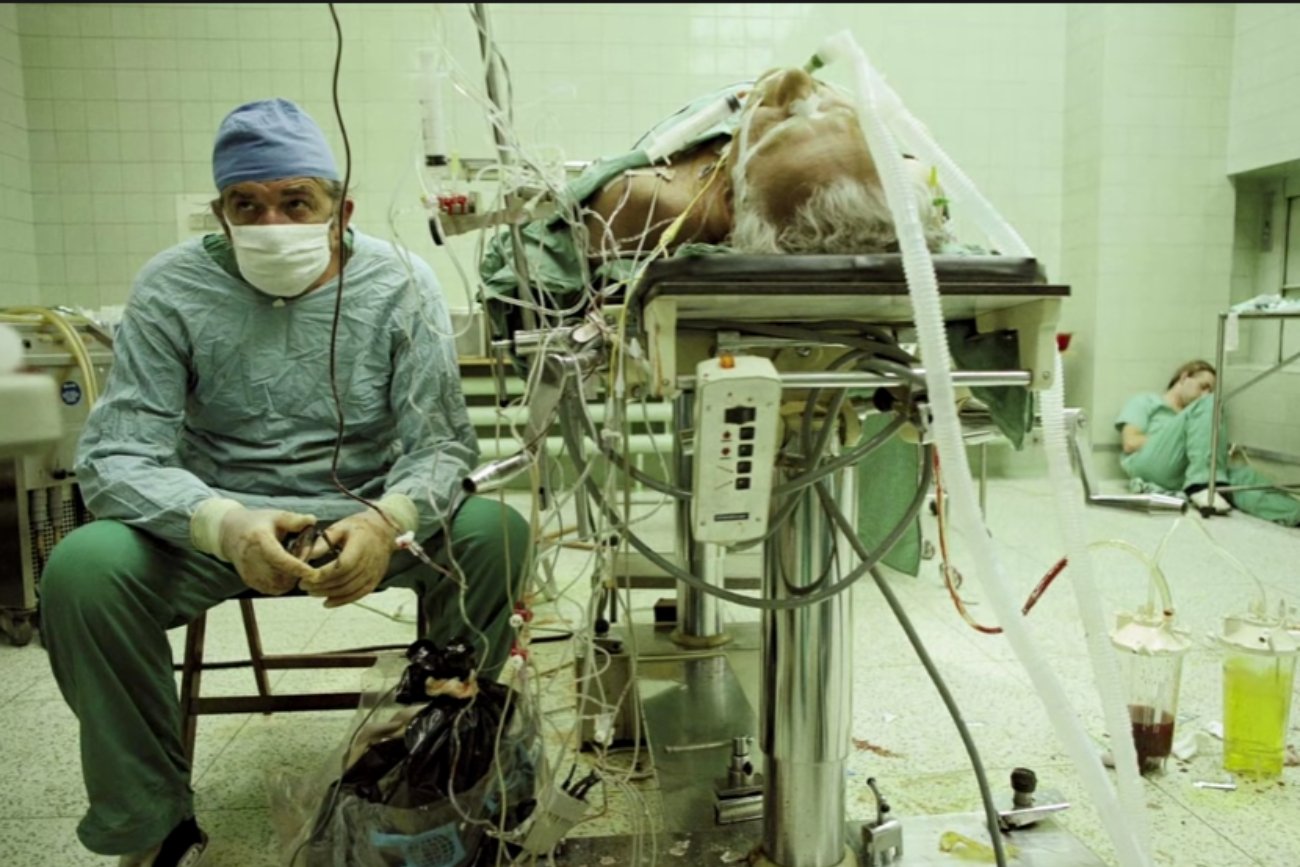 Pamiętne zdjęcie Zbigniewa Religi ożyło! Ilustrator oddał hołd kardiochirurgowi [WIDEO]