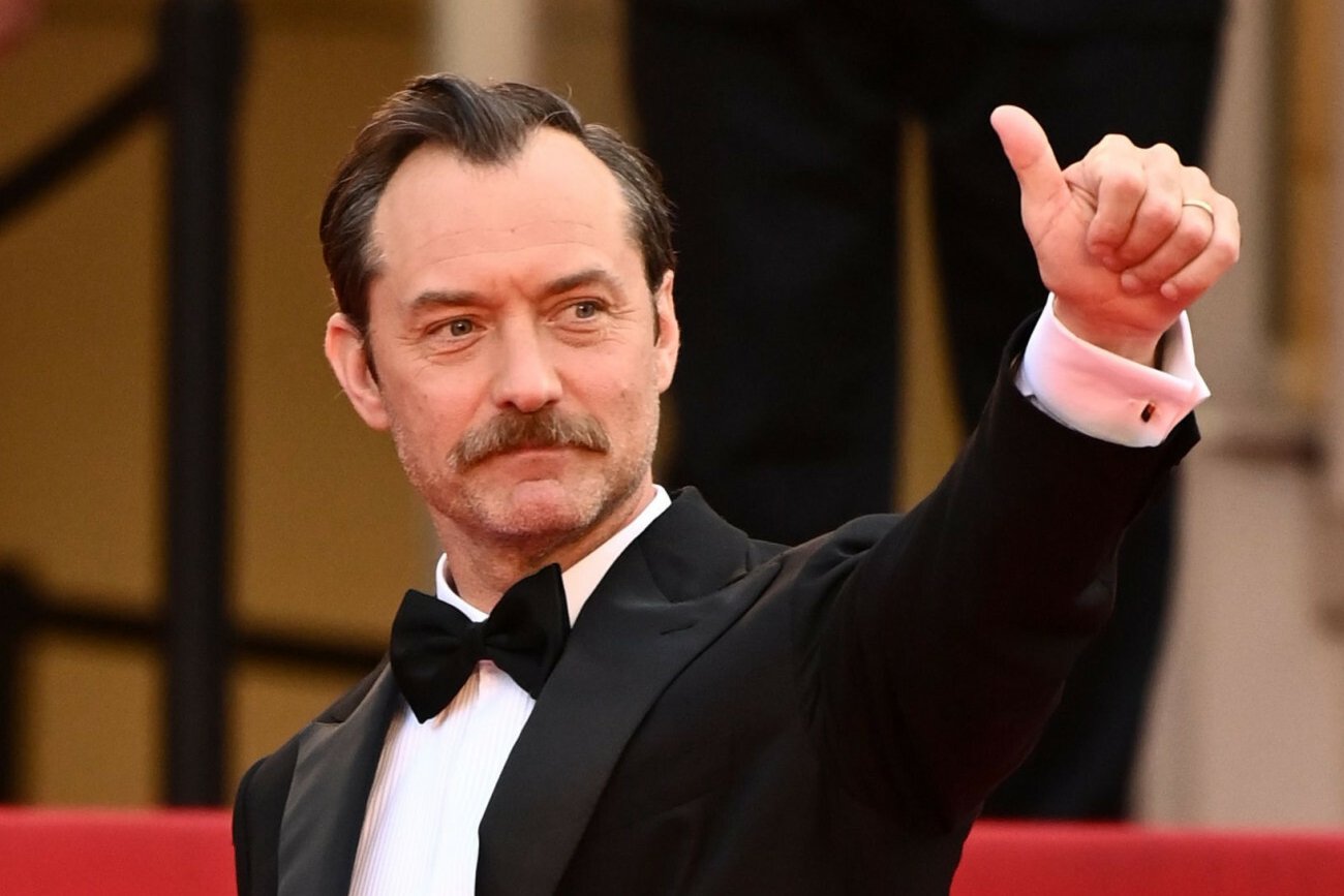 Jude Law opowiedział o roli Henryka VIII Tudora w filmie "Firebrand". Podczas Festiwalu w Cannes przyznał, że używał perfum o zapachu odchodów i krwi.