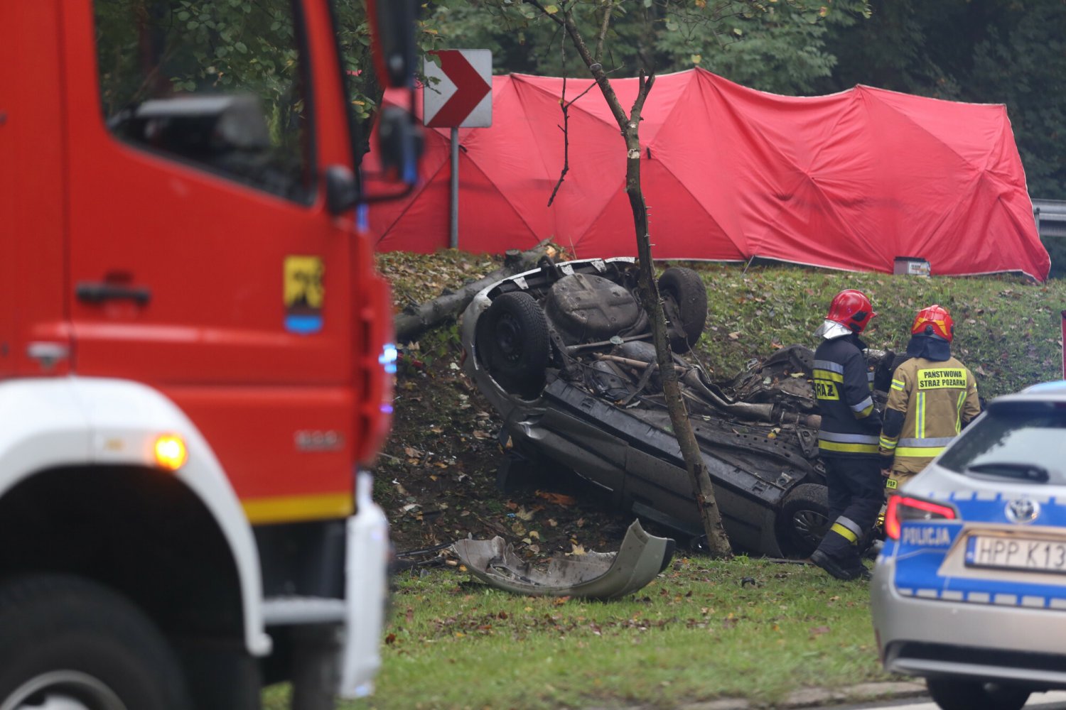 W Katowicach doszło do ogromnych korków po wypadku, w których zginęło dwóch około 20-letnich młodych mężczyzn.