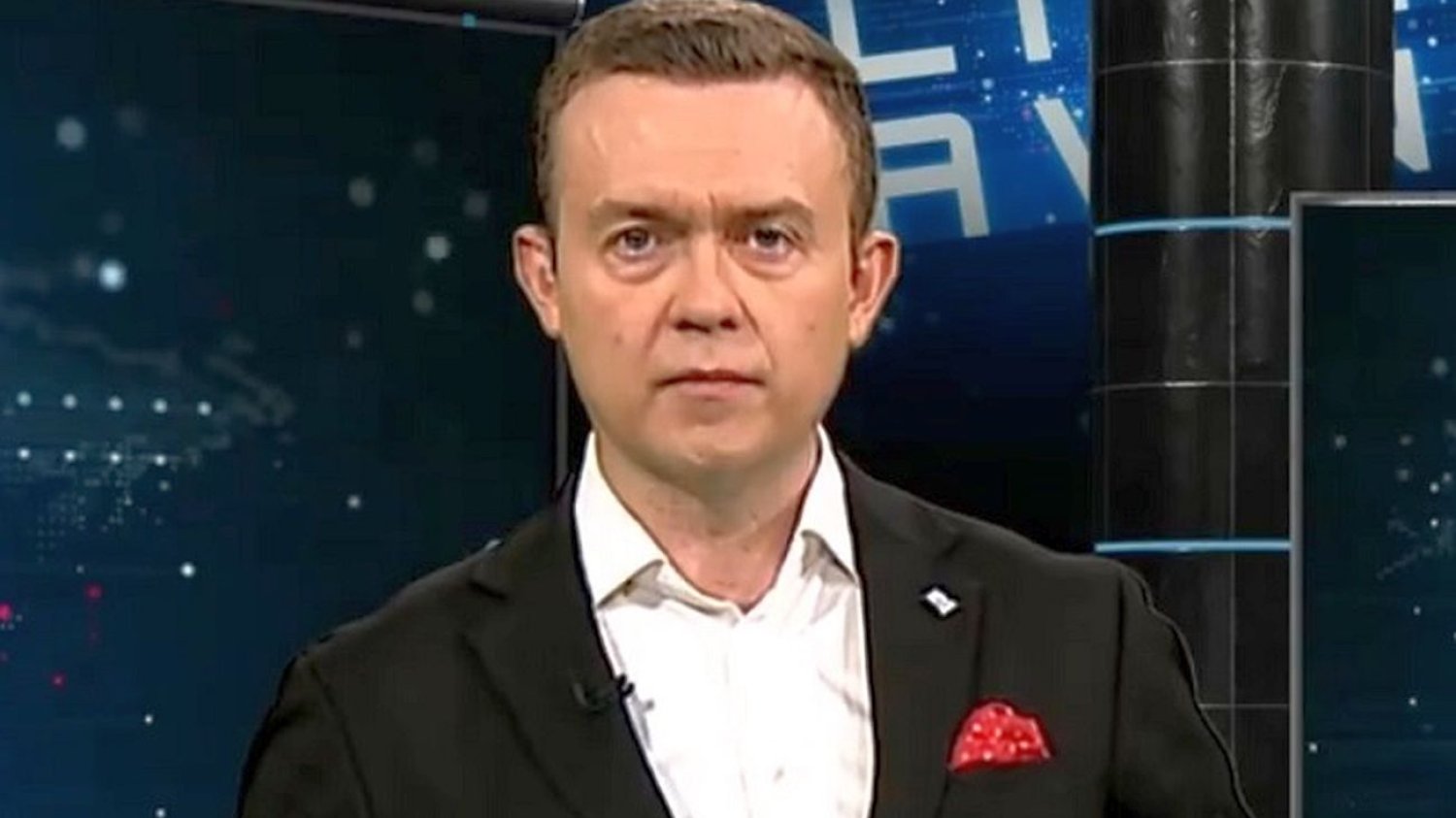 Piotr Nisztor z TV Republika chciał uderzyć w Tuska. Wyszedł na nieuka