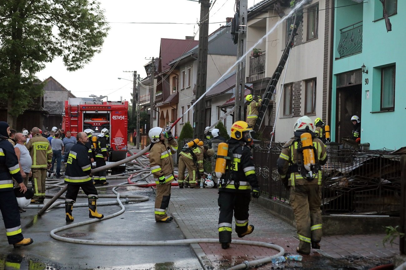 Mieszkańcy Nowej Białej wciąż czekają na pomoc rządu po pożarze.