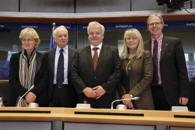 Od lewej: Mady Delvaux Stehres (S&D,LU) - Czwarta wiceprzewodnicząca Komisji Prawnej, Jean-Marie Cavada(EPP, FR) - Drugi wiceprzewodniczący Komisji Prawnej, Pavel Svoboda (EPP, CZ) - Przewodniczący Komisji Prawnej, Lidia Geringer de Oedenberg (S&D, PL) - 