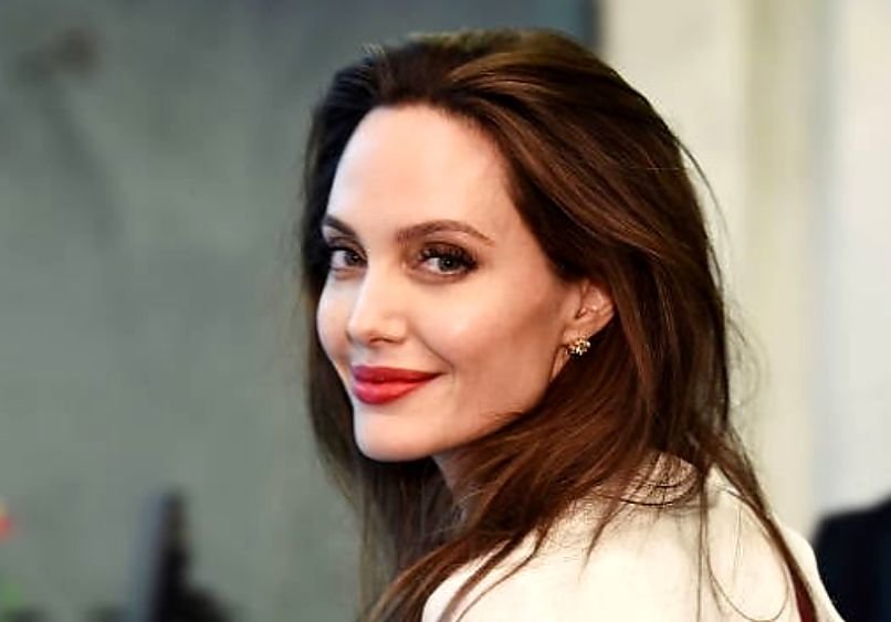Efekt Angeliny Jolie: skąd moda na profilaktyczną mastektomię? [WYJAŚNIAMY]