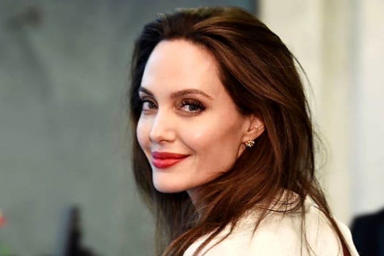 Efekt Angeliny Jolie: skąd moda na profilaktyczną mastektomię? [WYJAŚNIAMY]