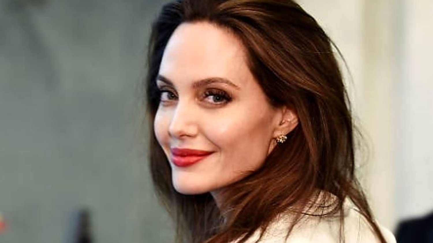Efekt Angeliny Jolie: skąd moda na profilaktyczną mastektomię? [WYJAŚNIAMY]