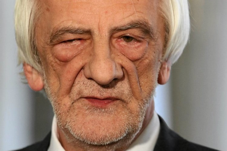 Na biurze posła Ryszarda Terleckiego pojawił się wularny napis.