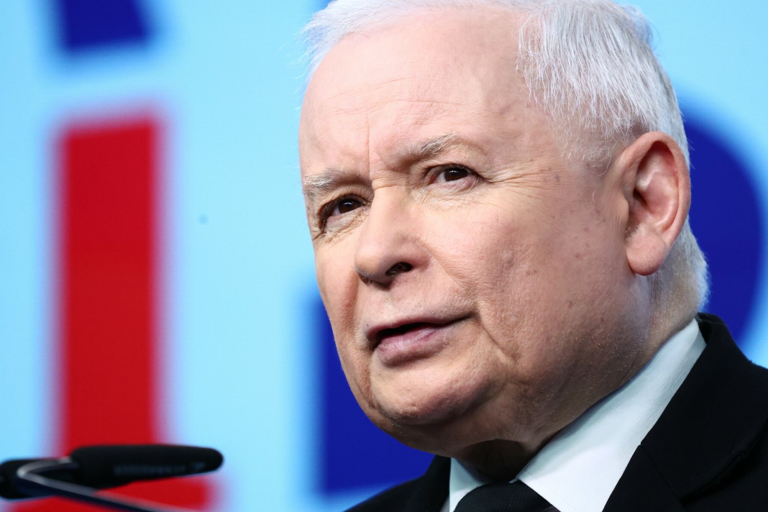 Jarosław Kaczyński na konferencji prasowej.