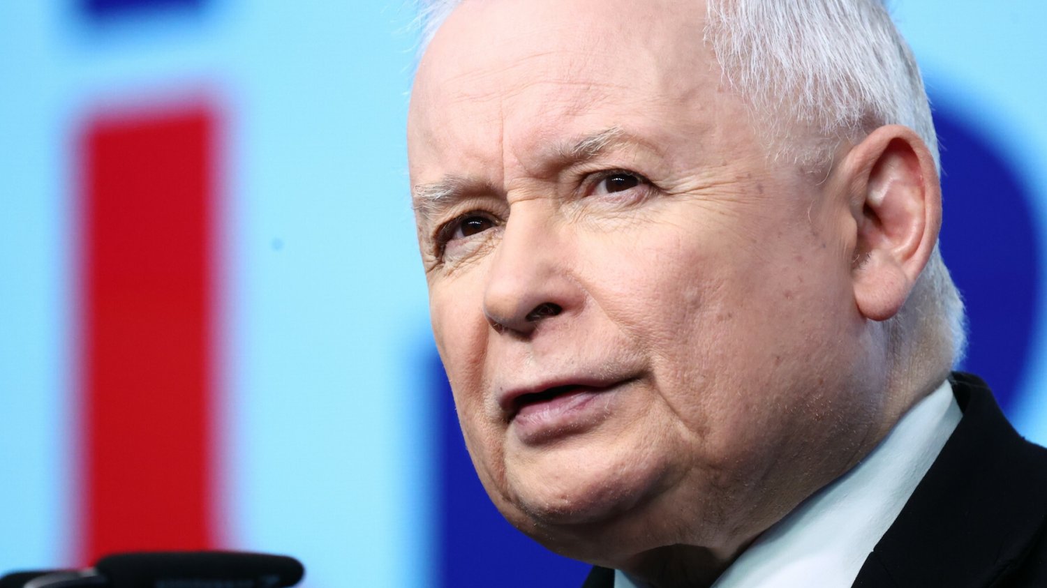 Jarosław Kaczyński na konferencji prasowej.