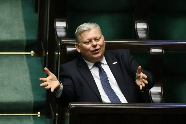 Marek Suski (PiS) zamieścił na Twitterze skandaliczne wpisy.