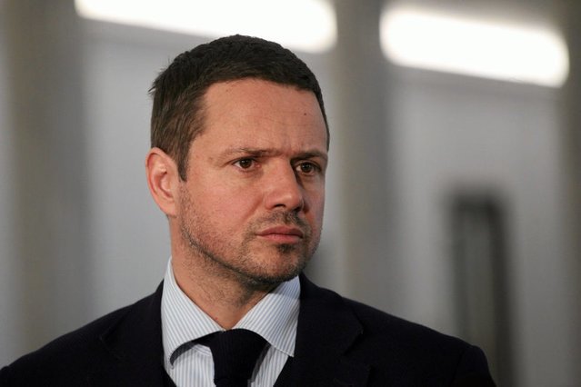 Rafał Trzaskowski podarował potrzebującej na ulicy 20 groszy. Kobieta zbierała na leki.