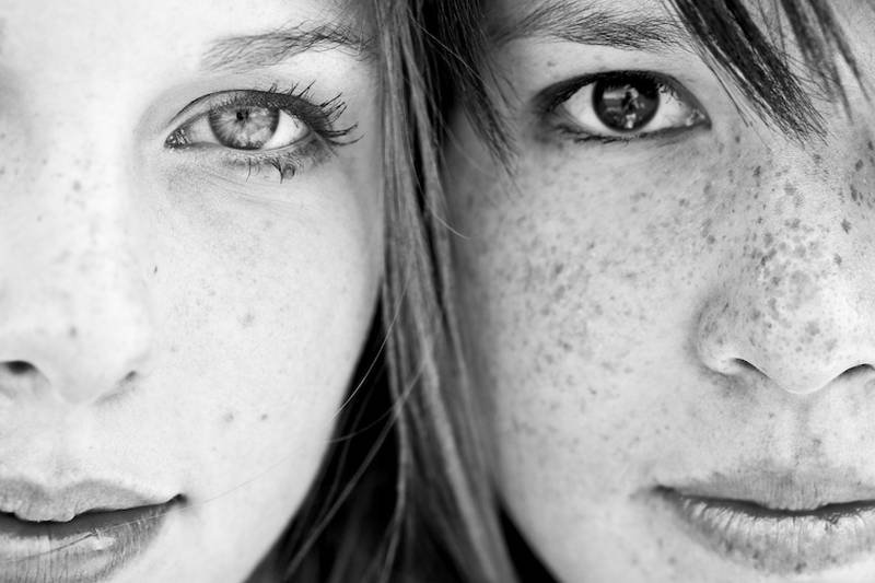 Tak zwana "naga cera" jest chyba najbardziej pożądaną na świecie. Ale tym, którym natura poskąpiła nieskazitelnej skóry, polecamy lekkie podkłady