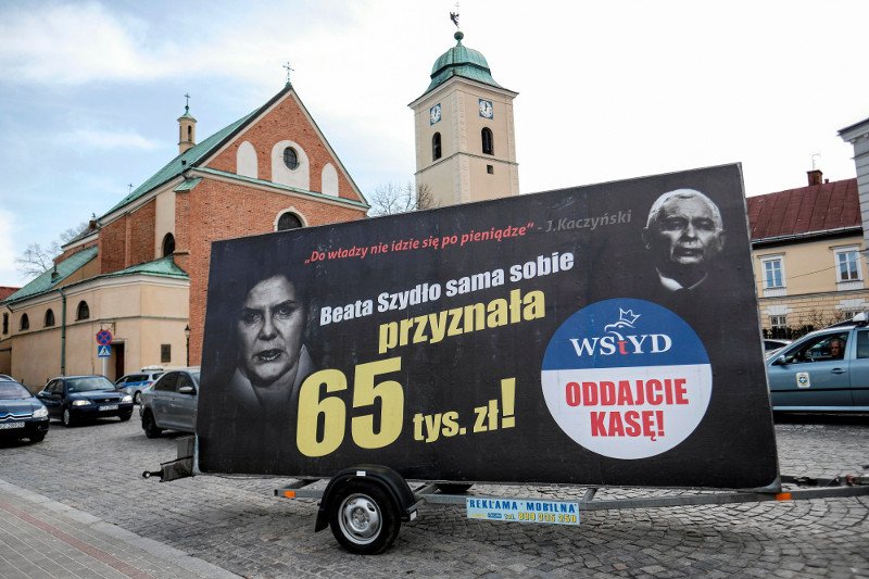 Nie wszyscy urzędnicy zwrócili nagrody.