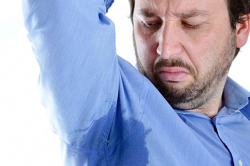 Pocenie się w pracy może sprawić wiele problemów zarówno pocącemu się, jak i jego kolegom