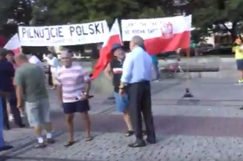 Internauci zamieszczają zdjęcia z dzisiejszych zgromadzeń i pytają: gdzie jest Marsz Miliona?