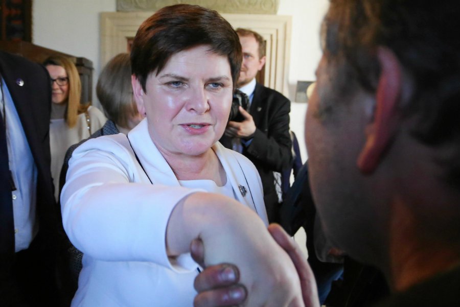 Beata Szydło podczas spotkania w wyborcami w ramach partyjnego objazdu Polski.