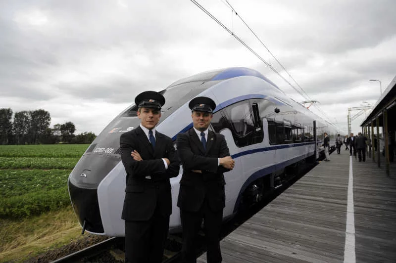 PKP Intercity przyciąga coraz więcej klientów.
