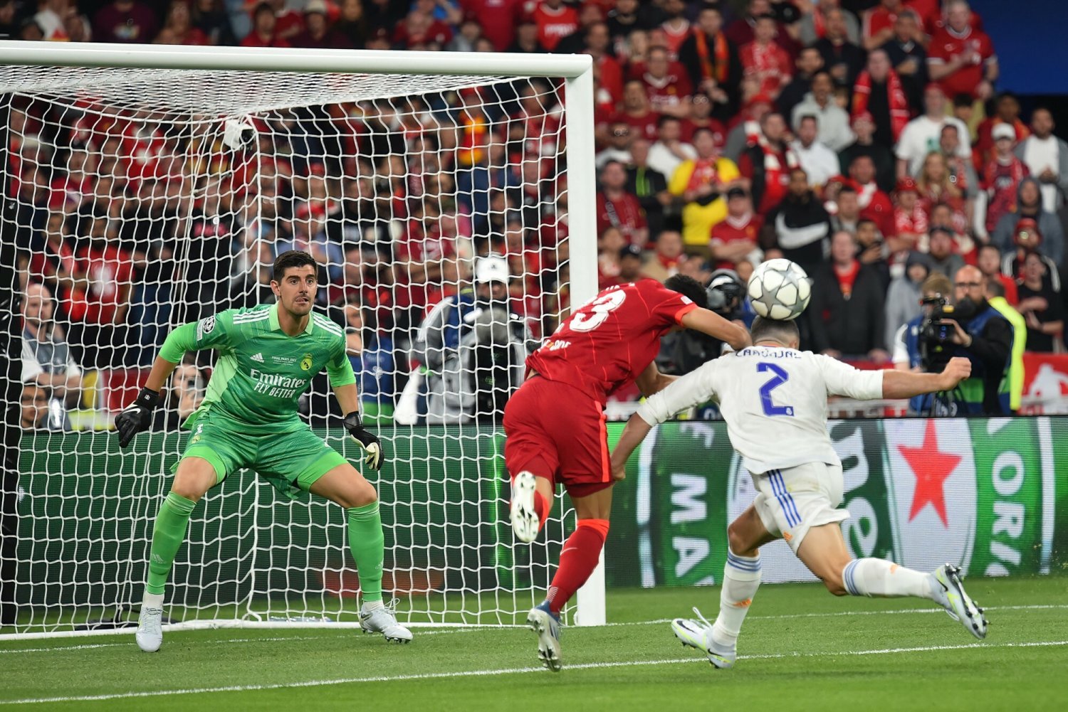 Prawdziwa bomba i starcie gigantów w 1/8 finału Ligi Mistrzów. Wielki pech Bayernu i Realu