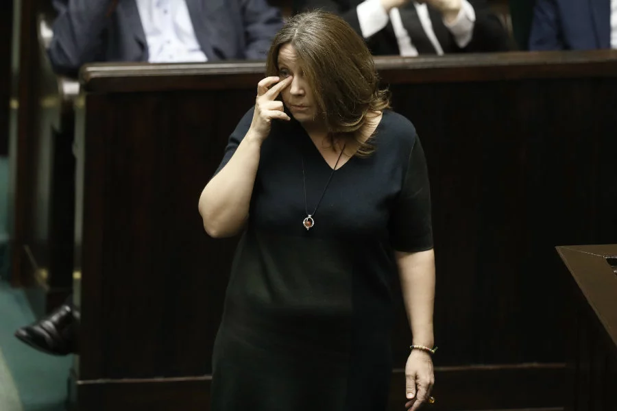 Joanna Lichocka przeprosiła, że pokazała środkowy palec w Sejmie.