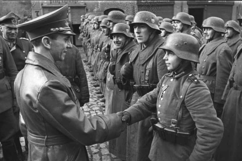 Spadkobierczyni praw do "Dzienników" Goebbelsa domaga się tantiem za użycie cytatów.