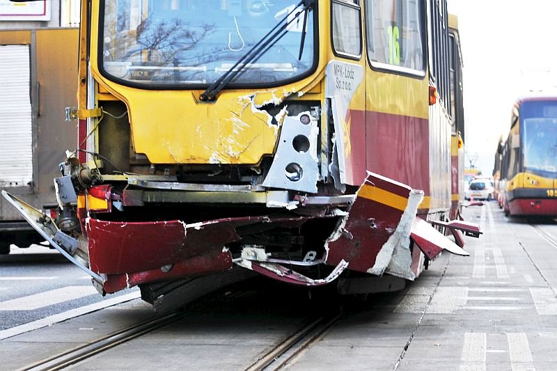Pijany motorniczy tramwaju spowodował wypadek w Łodzi. Dwie osoby nie żyją, trzecia jest ciężko ranna.