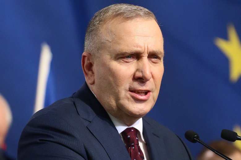 Grzegorz Schetyna oskarżył Kaczyńskiego i PiS o rozpostarcie parasolu ochronnego nad pedofilami.