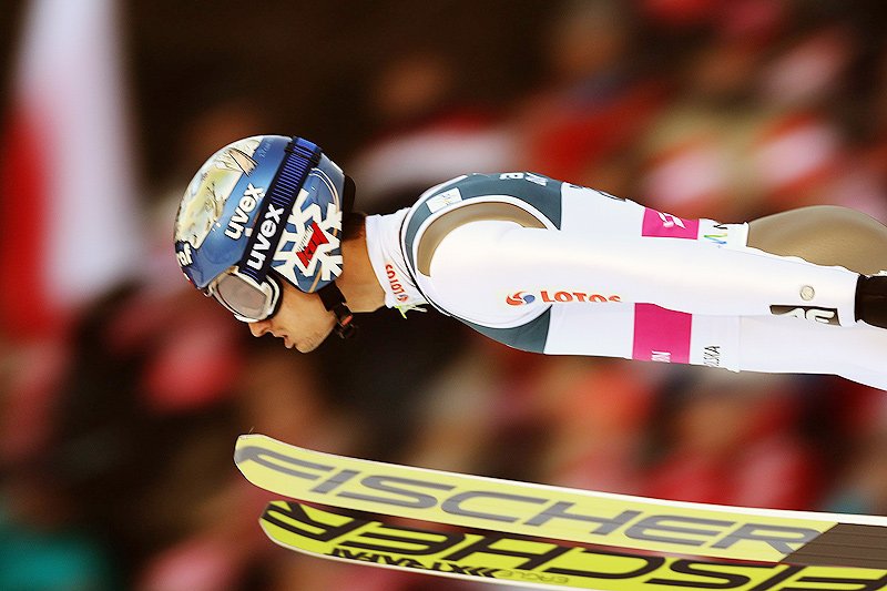 Polski skoczek narciarski Maciej Kot wygrał w czwartek zawody Pucharu Świata w koreańskim Pjongczangu.