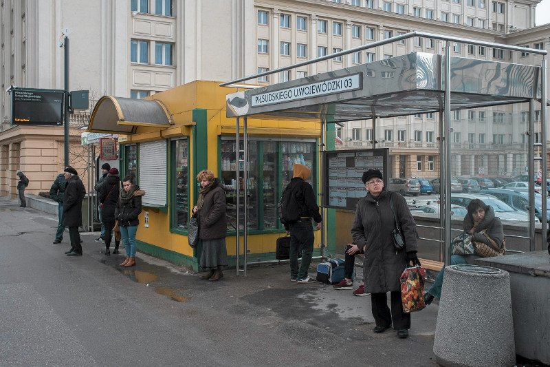 Rzeszów, montaż promienników ciepła w przystanku MPK Urząd Wojewódzki.
