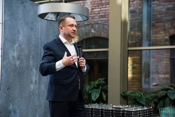 Kamil Durczok prowadzi szkolenia z zarządzania kryzysem.