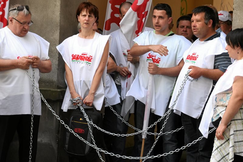 Związkowcy protestują przed Sejmem