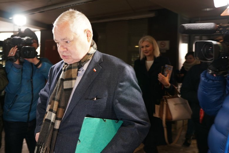 Prezes NBP Adam Glapiński jest coraz bardziej poirytowany pytaniami dziennikarzy
