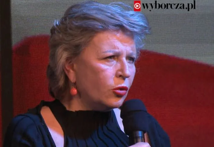 Krystyna Janda recytuje "Gawędę o miłości ziemi ojczystej" Wisławy Szymborskiej w czasie wieczoru wyborców 13 października.