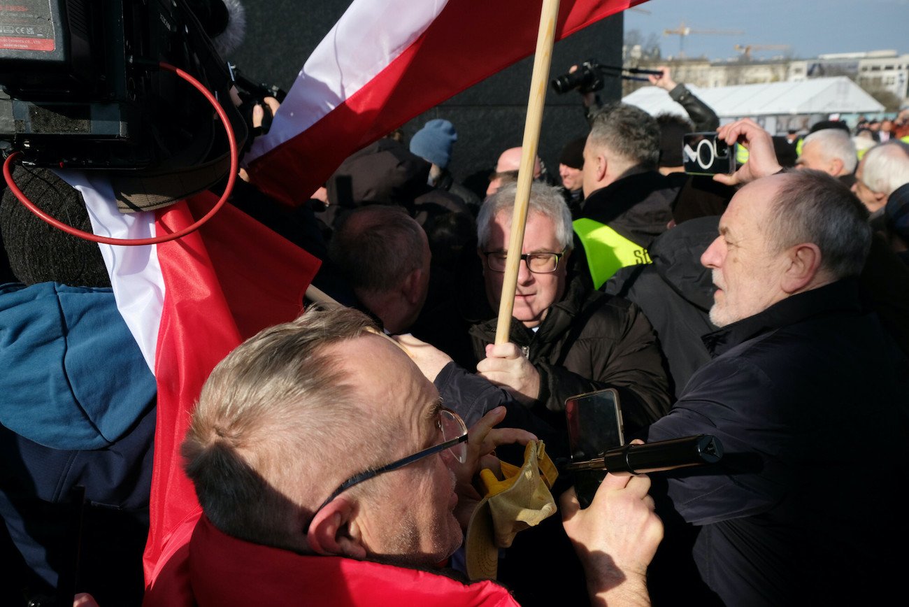 Awantura na miesięcznicy smoleńskiej. Doszło do przepychanek z politykami PiS
