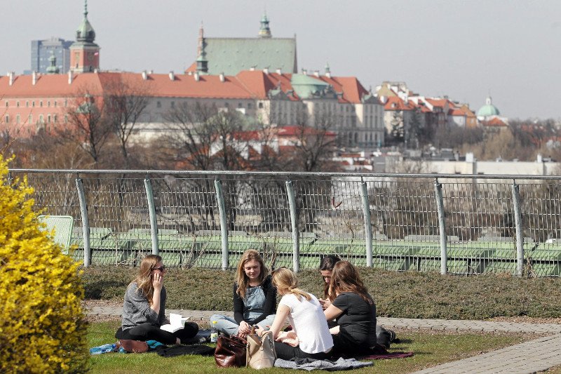 Lepiej wykształceni żyją zdecydowanie dłużej. Najnowsze badania pokazują, że nie chodzi tylko o kilka lat