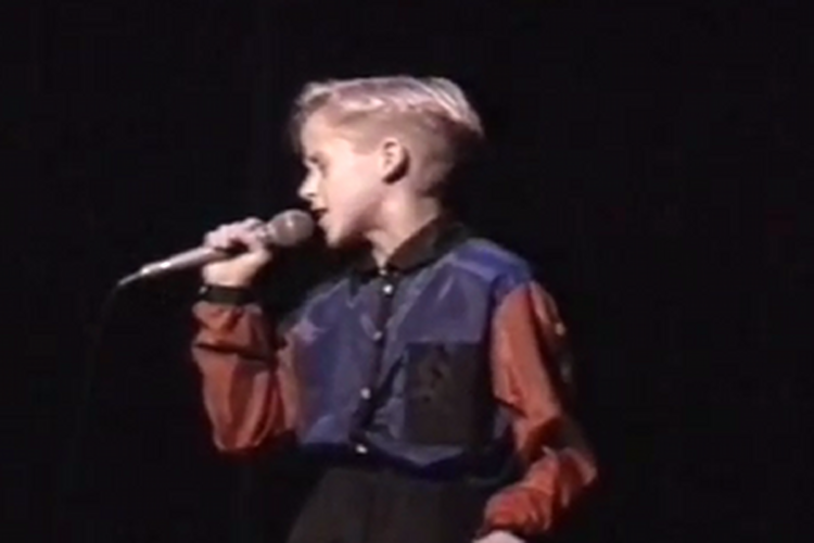 Śpiewający i tańczący młody Ryan Gossling