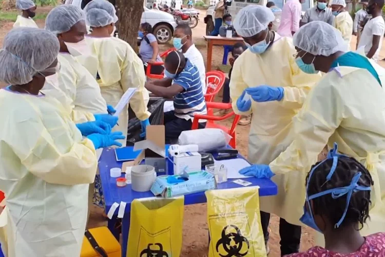 Dyrektor generalny Światowej Organizacji Handlu Ngozi Okonjo-Iweala poinformował, że RPA, Senegal, Rwanda i Nigeria są rozważane jako nowe lokalizacje centrów produkcji szczepionek przeciw COVID-19.