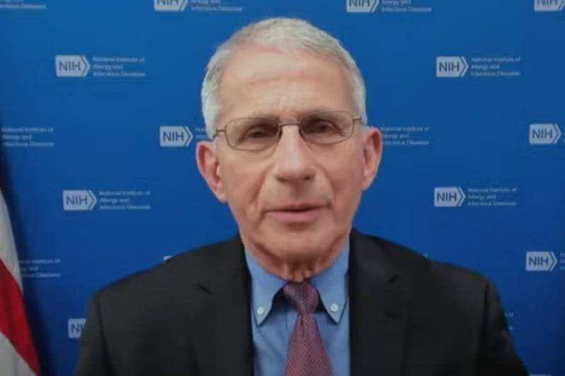 Doradca Bidena przyznał, że obywatele USA przyzwyczaili się już do noszenia maseczek.