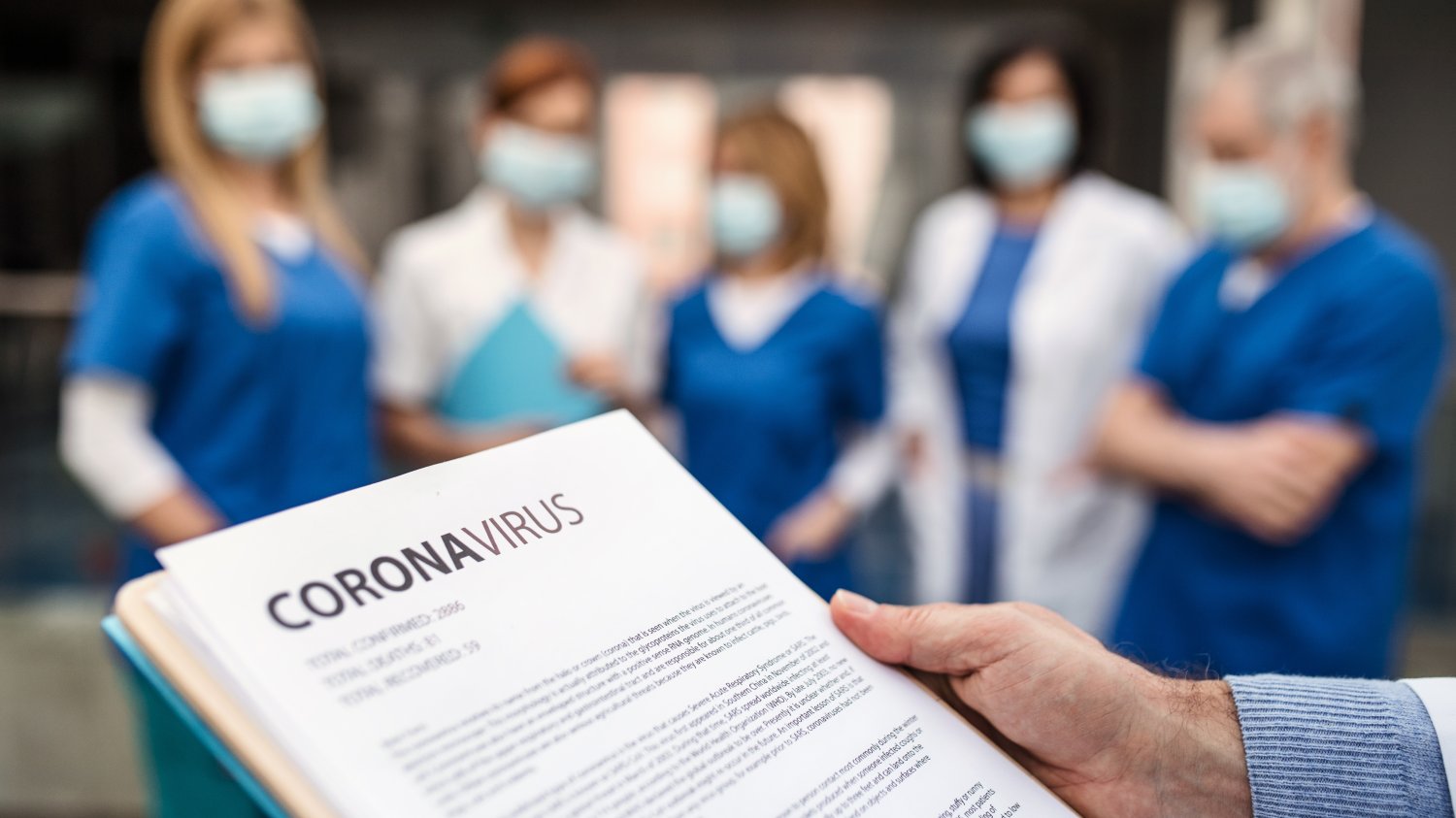 Naukowcom udało się ustalić, że koronavirus SARS-CoV-2 może przenosić się poprzez kał. Osoby, które nie myją rąk po załatwieniu się mogą łatwiej rozprzestrzenić wirusa na innych.