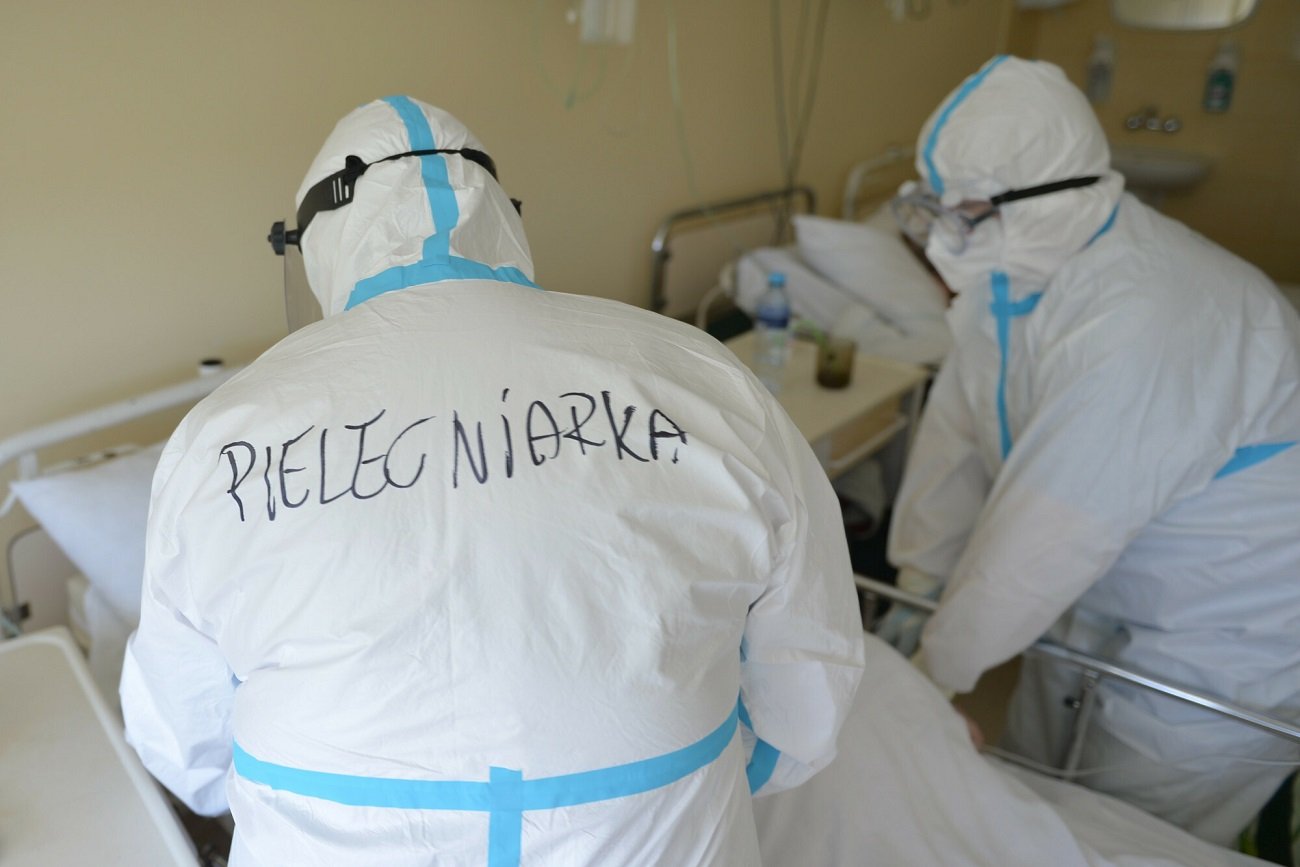 Rośnie liczba zakażeń koronawirusem.