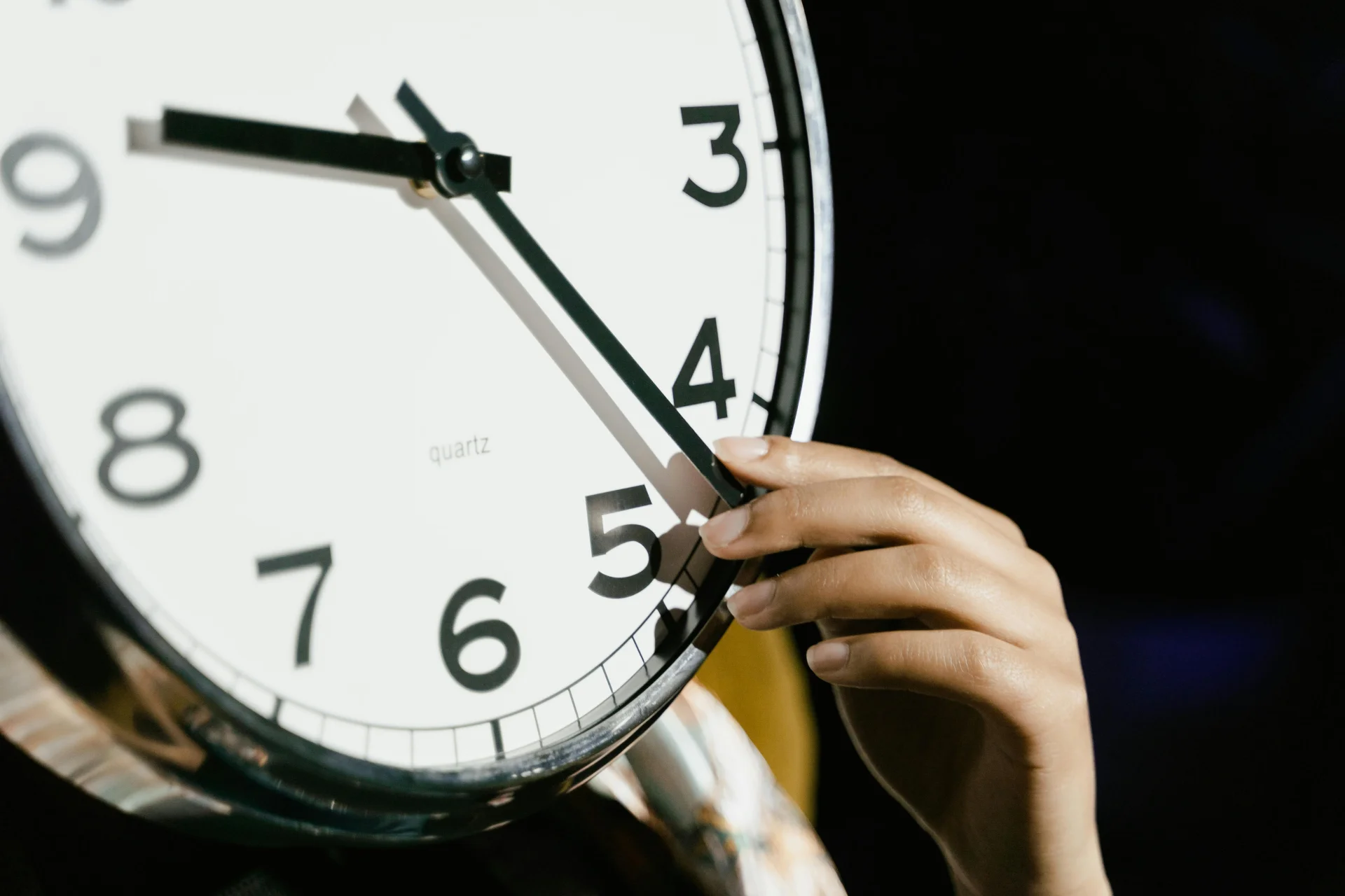 Kiedy zmiana czasu? Jeszcze w 2025 cofniemy zegarki Zmiana czasu 2025. Kiedy przestawiamy zegarki jesienią?