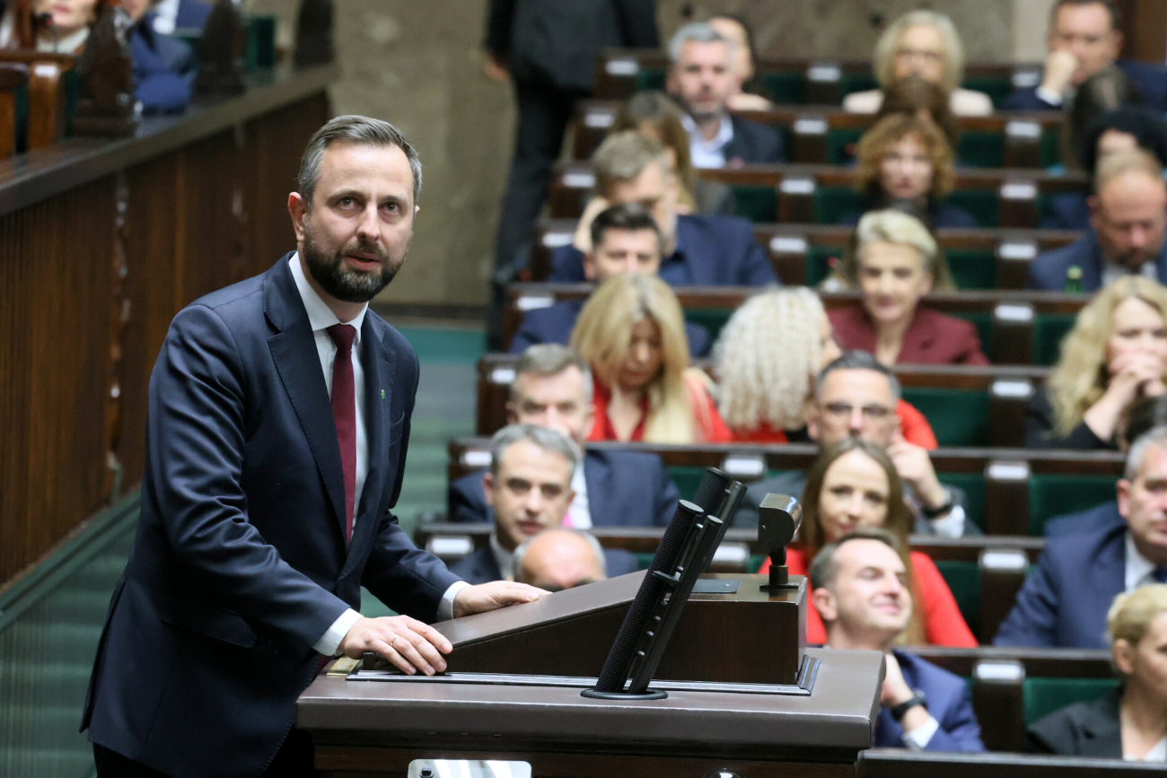Sejm się zlaicyzował. Coraz mniej posłów przysięgało "na Boga"
