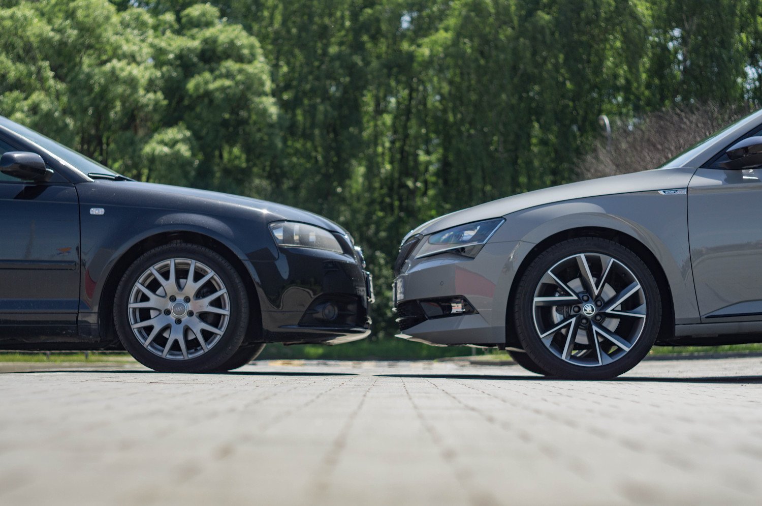 Sprawdziliśmy, czy fani BMW, Audi i Mercedesa odnajdą się za kierownicą Skody.