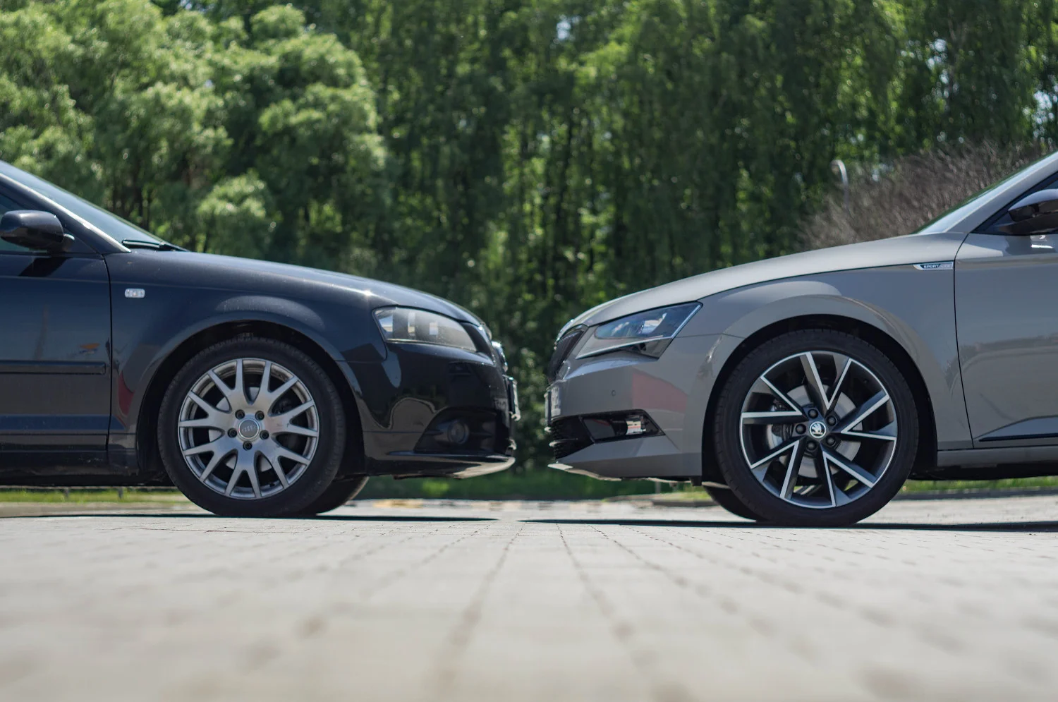 Sprawdziliśmy, czy fani BMW, Audi i Mercedesa odnajdą się za kierownicą Skody.