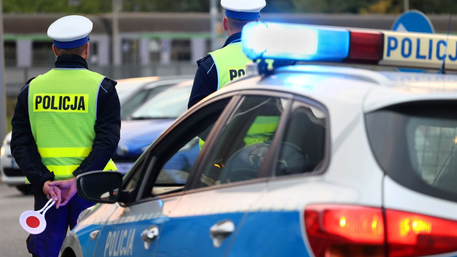 Od poniedziałku 30 marca wchodzą nowe przepisy drogowe pozbawiające prawa jazdy za celowy drift lub jazdę na jednym kole