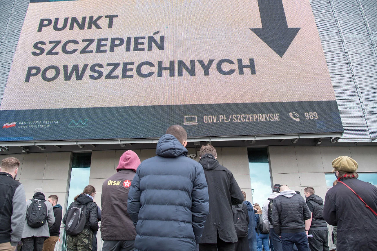 Ponad połowa Polaków deklaruje, że chce się zaszczepić trzecią dawką szczepionki przeciw COVID-19.