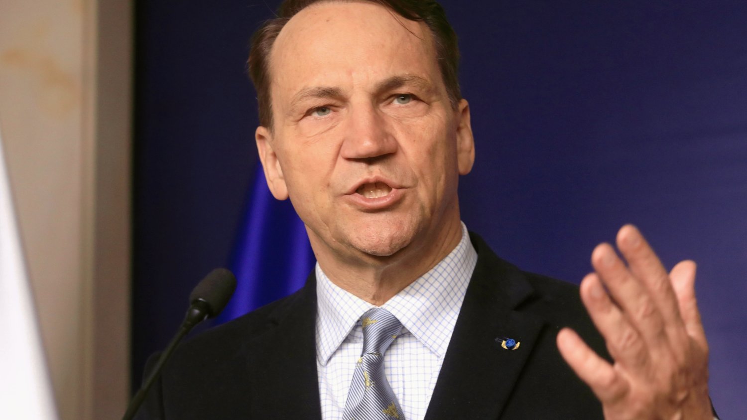 Sikorski mocno. "Rosja drwi z wysiłków prezydenta Trumpa"